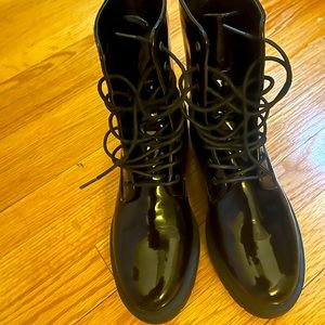 Women boots from forever 21, size 8